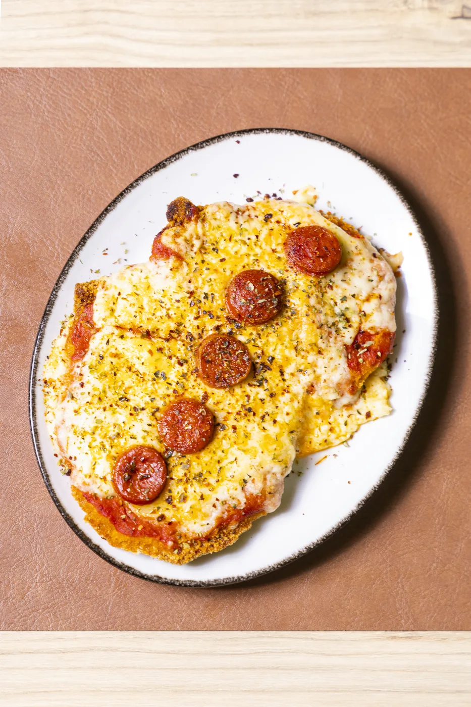 Milanesa Diabola de MILA con chorizo y queso fundido