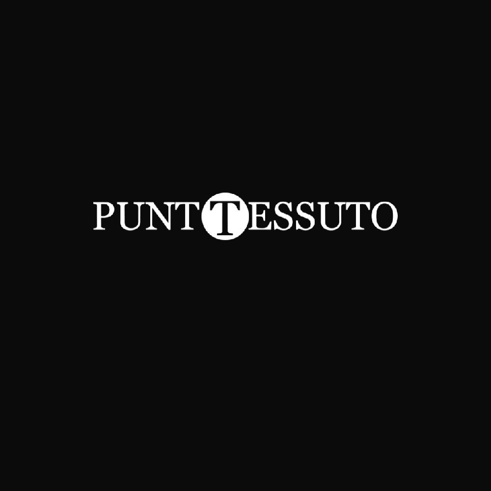 Apertura de la web de Punto Tessuto: el logotipo PUNT(T)ESSUTO en blanco sobre negro.